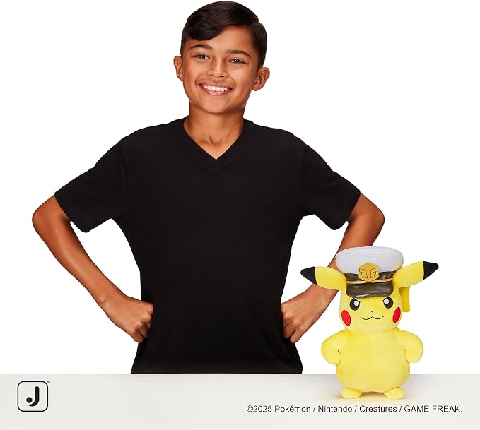 Pokémon - Peluche Capitão Pikachu 21 cm