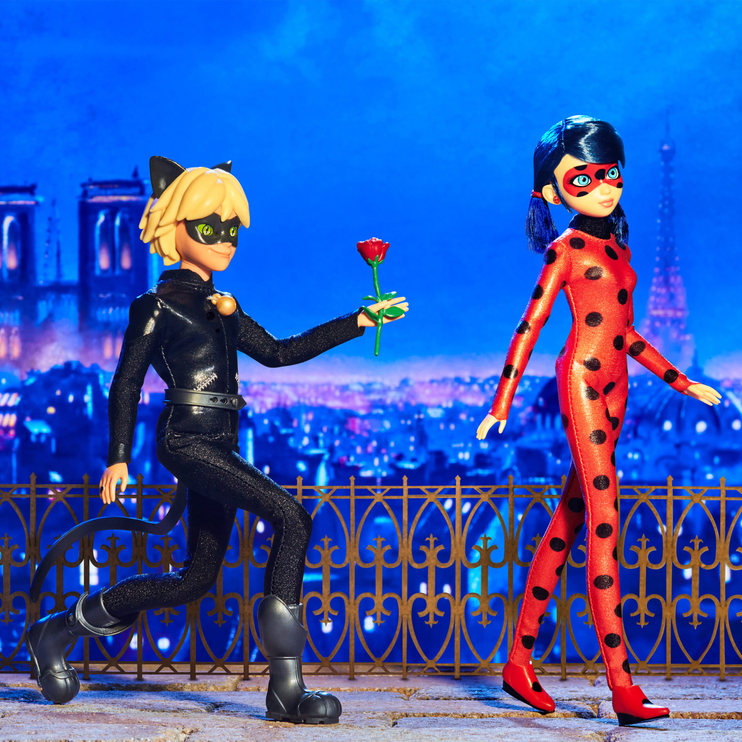 Boneca Miraculous Ladybug e Boneco Cat Noir 